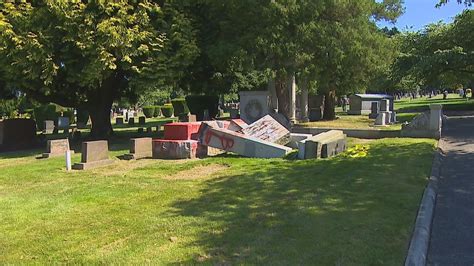 Huge Confederate Monument Toppled At Seattles Lake View Cemetery Katu
