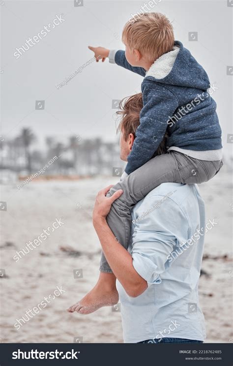 8531 Carrying Child On Mans Shoulder Images Stock Photos And Vectors
