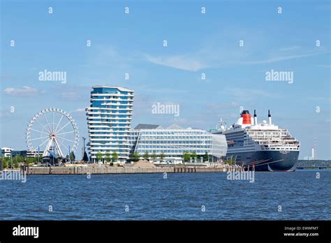 Marco Polo Tower Unilever House And Cruise Ship ´queen Mary 2