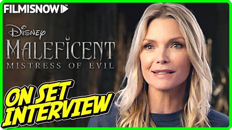 Maleficent Mistress Of Evil Michelle Pfeiffer Queen Ingrith On Set