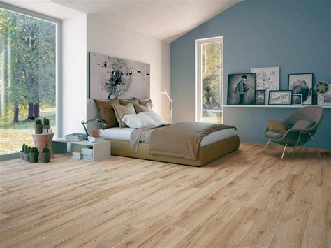 Il rovere è una delle essenze più resistenti e versatili, perché si presta a ogni tipo di trattamento e colorazione. Serie Briccola- Pavimenti e Rivestimenti- Armonie Ceramiche