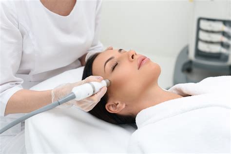 The Difference Between A Cosmetic Dermatologist And Plastic Surgeon San Diego Dermatologist