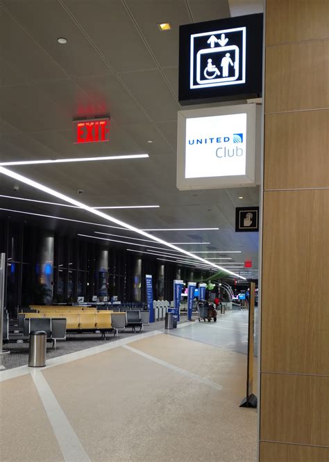 Check spelling or type a new query. United Club Lounge Boston Logan Review - Points with a Crew