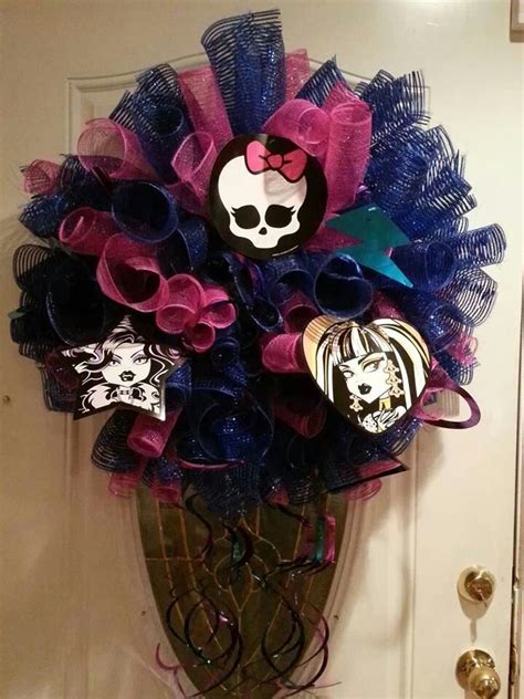 Decorate the sides with golden lines and. Monster high spiral wreath | Deco wreaths, Diy wreath ...