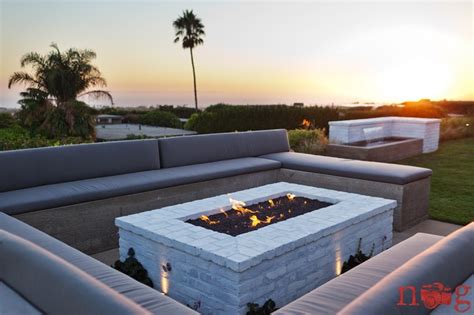 This is for the church camp we go to. white brick fire pit | Brick fire pit, Fire pit patio ...