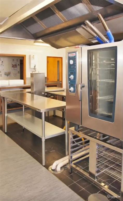 Commercial Kitchen | Rent this location on Giggster