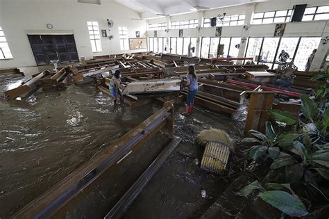 Dozens Dead Villages Flooded After Typhoon Vamco Batters The Philippines Honolulu Star Advertiser