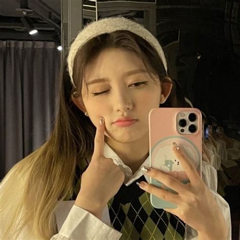 ive gaeul icon lq low quality mirror selca in 2022 girl icons aesthetic photography nature