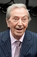 Des O’Connor dead: Mel Sykes and Dermot O’Leary lead tributes | Metro News