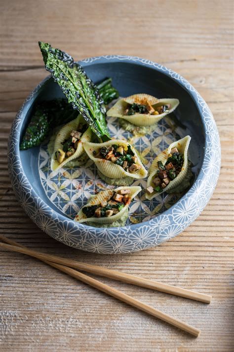 It's an absolute dream, especially this pasta con broccoli dish! Pasta con broccoli e mandorle - Vegano Gourmand