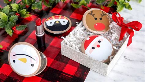 Shopping for $10 secret santa gifts is no easy task. SECRET SANTA GIFT IDEAS UNDER $10 | LC Living