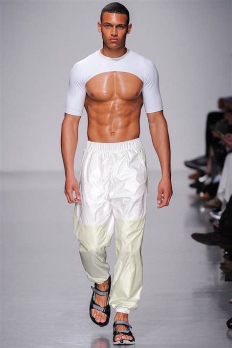 Crop Tops For Men They Re Here But We Re Not So Sure Why Glamour