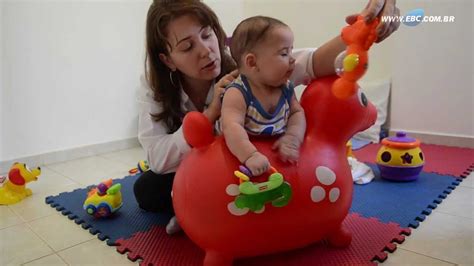 Fisioterapeuta Orienta Mães A Estimular Os Bebês Youtube