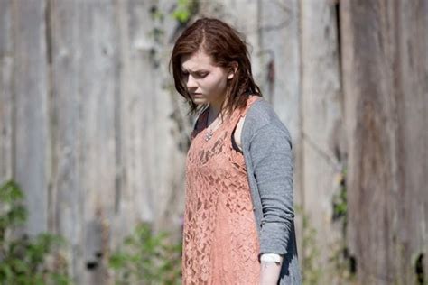 Geekmatic Abigail Breslin Behind The Zombie Named Maggie