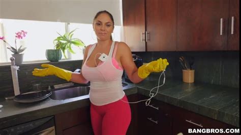 Marta Lacroft Home Sex Hot Latina Maid Gargles On Huge Cock Rougont Peekvids