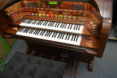 Lowrey Majesty Organ Jim Laabs Music Store