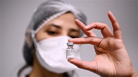 Что нужно знать о них. Во Франции затягивается вакцинация от коронавируса - ВИДЕО