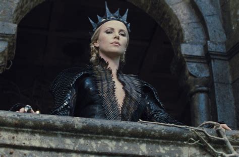 Charlize theron snow white and the huntsman is a great htc one m9 wallpaper. Snow White and the Huntsman Scalemail in 2020 | Queen ...