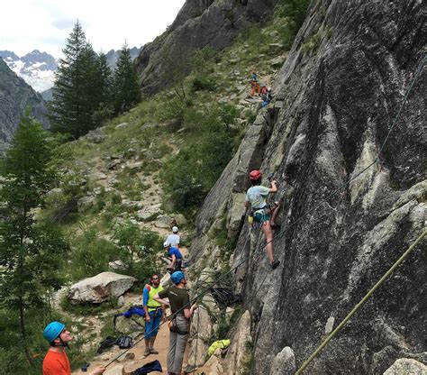 Dream of rocks and ropes? Rock Climbing Ecrins, Ailefroide | Activities | AlpBase
