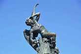 La estatua del Ángel Caído y el número de la Bestia - Mirador Madrid