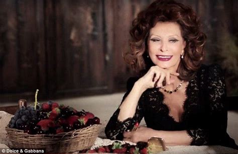 Sophia Loren 81 Stars In Dolce And Gabbana Lipstick Campaign Sophia Loren Dolce And Gabbana