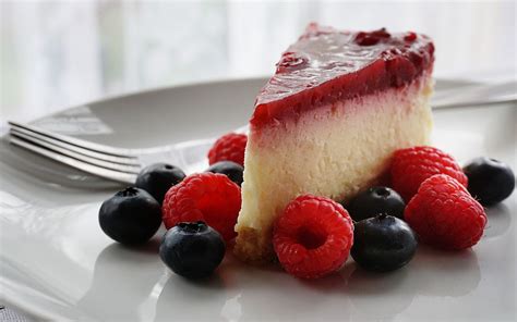 Download Wallpaper 3840x2400 Cheesecake Berries Cake Dessert 4k