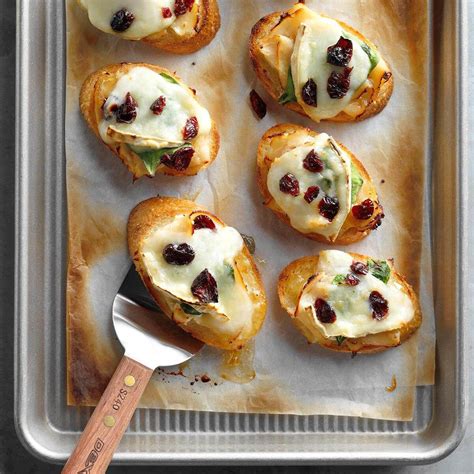 You just roll the delicious filling in the flour tortilla along with cream cheese. 30 Christmas Potluck Appetizers for 12 or More | Potluck ...