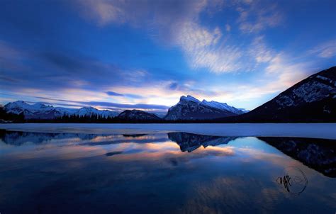 Обои зима небо горы озеро отражение Канада Альберта Banff