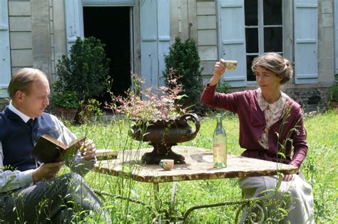 Discovered by prominent critic and collector william uhde, she came to prominence between the wars grouped with other naïve painters like henri rousseau only to seraphine vividly recounts the tragic. Séraphine | Film Review | Slant Magazine