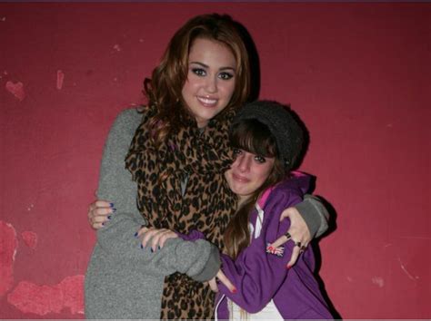 Miley With Fans Miley Cyrus Photo 25551437 Fanpop