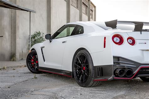 Eye Catching Red Accents On Custom White Nissan Gt R — Gallery