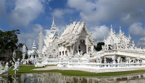 วัดร่องขุ่น), perhaps better known to foreigners as the white temple, is a privately owned art exhibit in the style of a buddhist temple in chiang rai province, thailand. Wat Rong Khun / The White Temple in Chiang Rai, Thailand