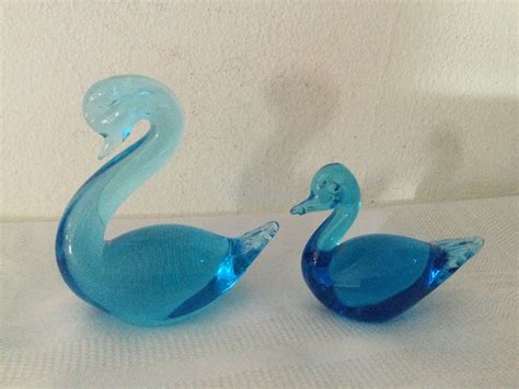Salevintage Set Of Blue Glass Swans Collectible Swan Etsy Swan Figurine Blue Glass Glass