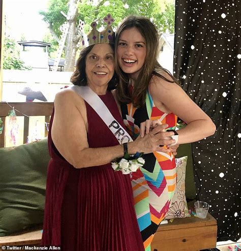 Granddaughter Throws Prom For 75 Year Old Grandma With Alzheimers Daily Mail Online