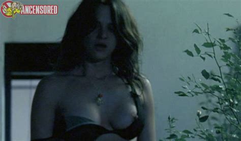 Naked Asia Argento In Boarding Gate