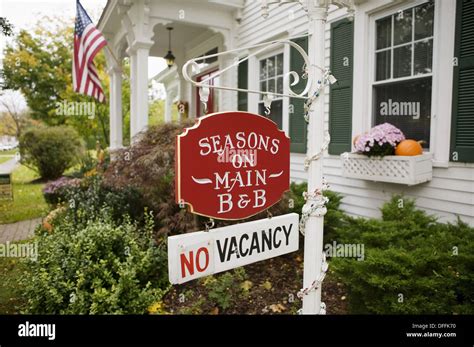 Bed And Breakfast No Vacancy Sign Hi Res Stock Photography And Images