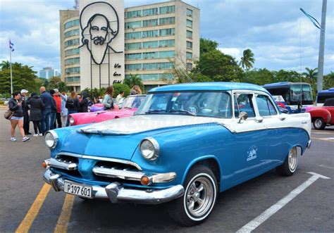 Antiguos Autos Cl Sicos Estadounidenses En Las Calles De La Habana
