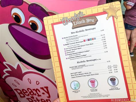 review breakfast lunch and dinner at woody s lunch box in toy story land