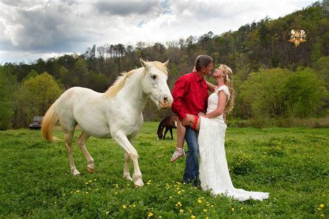 Horse Lovers Get Married At Honeysuckle Hills In Pigeon Forge Where