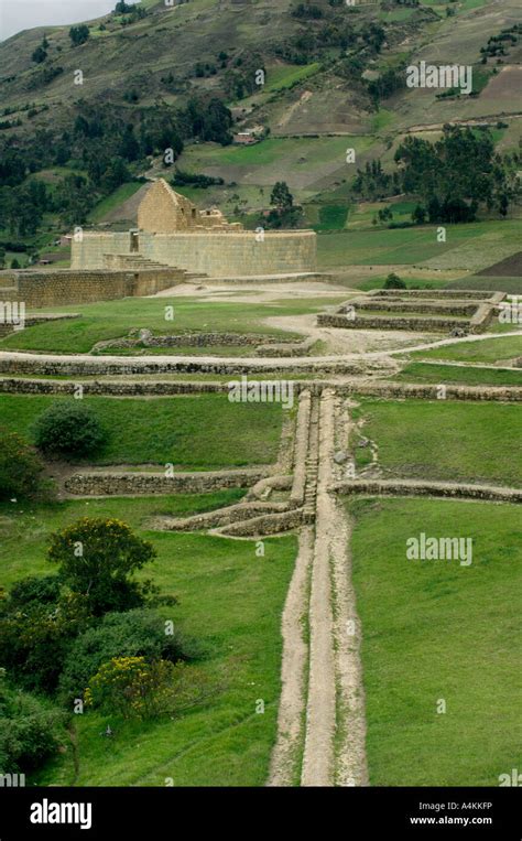 Ruinas De La Ciudad Inca Y El Templo Del Sol En Ingapirca En La