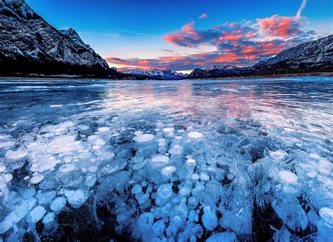 30 Stunning Photos Of Frozen Lakes Oceans And Waterfalls