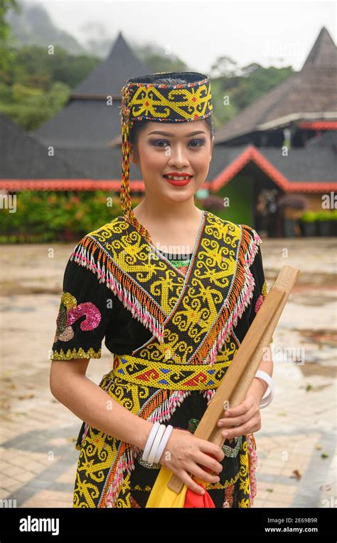 sarawak orang ulu traditional costume sarawak traditional costume characteristics source unit