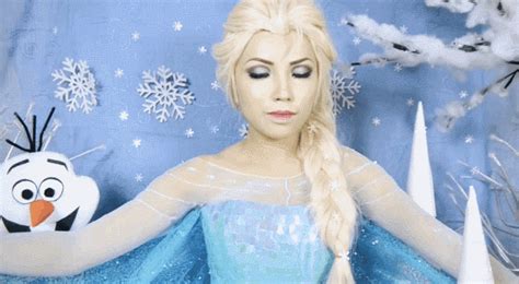 This Woman Transforms Into Disney Characters And It S Amazing Elsa Makeup Tutorial Disney