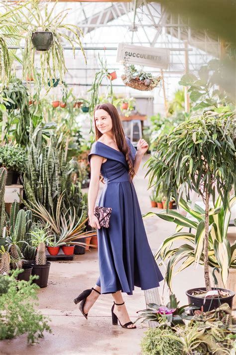 The best part of an outdoor wedding is being able to use the natural landscape to your keep guests informed and happy. Style Guide: What to Wear to a Garden Party Wedding ...