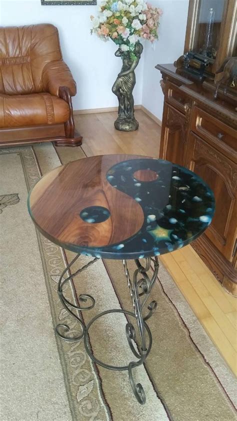 If this epoxy resin table guide is intended for building a rather small table, the smaller piece of wood can also be weighted down with a stone or similarly heavy object. Round epoxy table Walnut table | Etsy | Wood table design ...