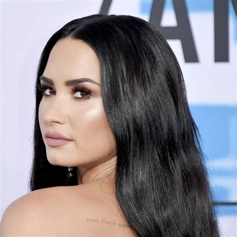 Demi Lovato Long Hair At The 2017 American Music Awards Popsugar