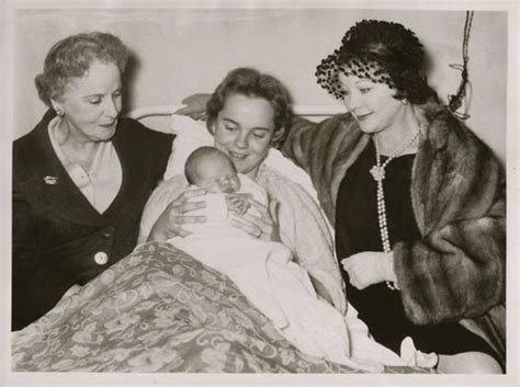 Vivien With Her Mother Daughter And Grandson Vivien Leigh Celebrity Families British Actresses