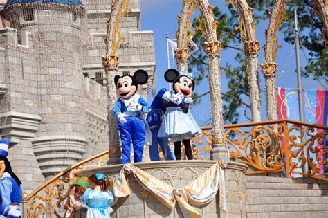 Minnie Mouse In A Dream Come True Celebrate Parade Editorial Stock