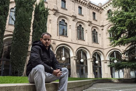 Rapero Español Se Encierra En Una Universidad Para Evitar Su Prisión