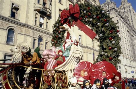 Macys Parade 1997 Stock Photos And Pictures Getty Images